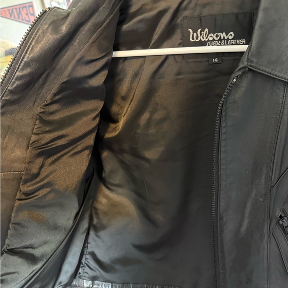 Vintage Wilson Women's Classic Black Leather Jacket—FITS SIZE 4/6 - Picture 4 of 4